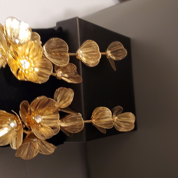 Elegant Gold Costume Floral Earrings⚜️❤️⚜️ - Picture 4 of 4